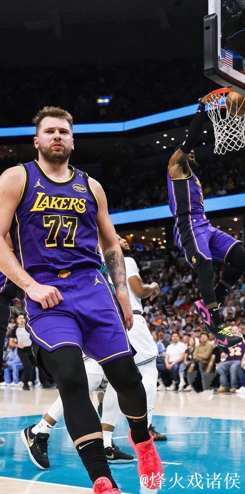 湖人防线漏洞频出?三巨头防守不力,重用悍将或为最佳策略 湖人防线漏洞频出?三巨头防守不力,重用悍将或为最佳策略